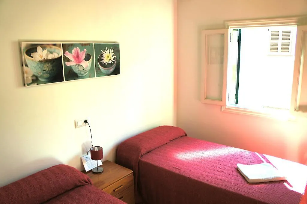 Hostal Oasis Menorca-1