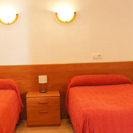 Hostal Oasis Menorca-2