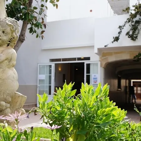 Hostal Oasis Menorca-3